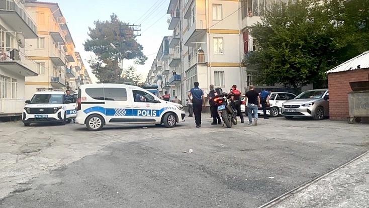 Malatya’da akrabalar birbirine girdi, polis havaya ateş açtı, taşlar sopalar havada uçuştu