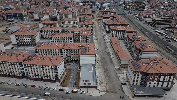 Malatya’da beklenen konut teslimi yapılıyor: 985 hak sahibi anahtarlarına kavuştu