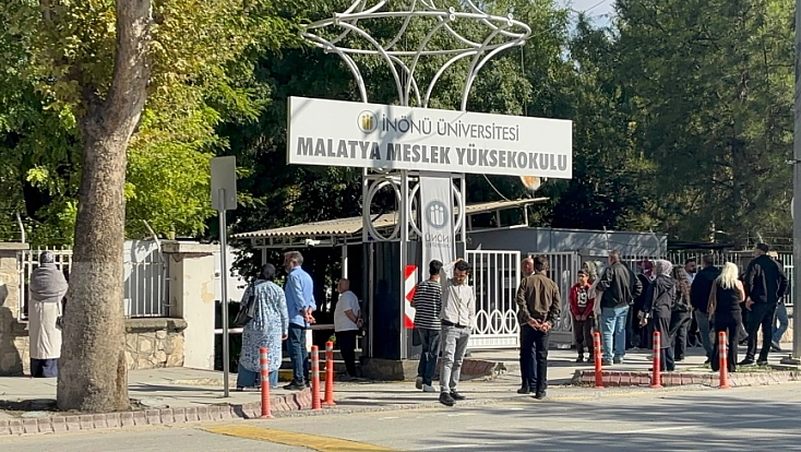 Malatya’da KPSS maratonu başladı: Veliler dışarıda beklemeye başladı