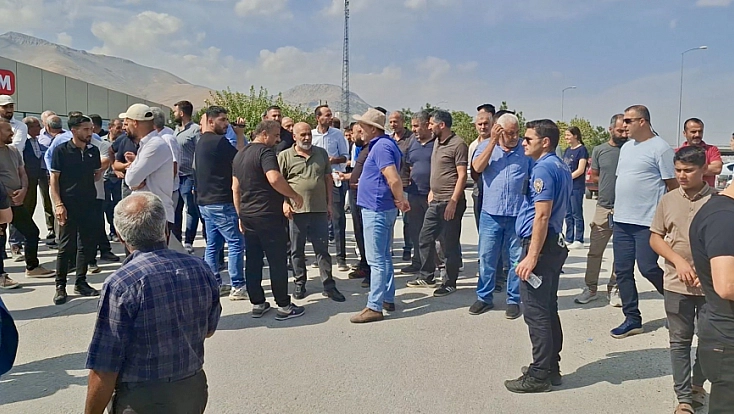 Malatya’da ölümcül kazanın ardından vatandaşlar sokağa çıktı: 'Daha kaç can gidecek?'