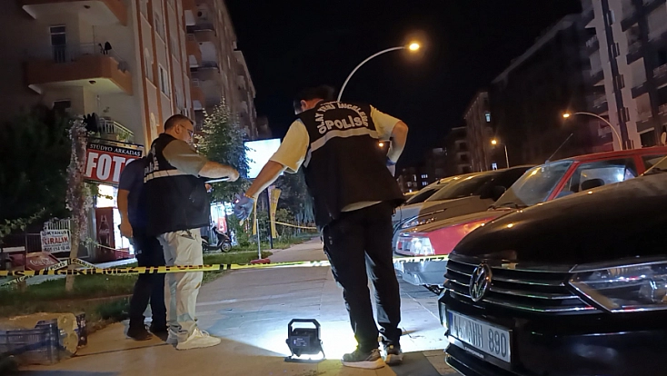 Malatya'da sokak ortasında bıçaklı kavga! 21 yaşındaki genç ağır yaralandı