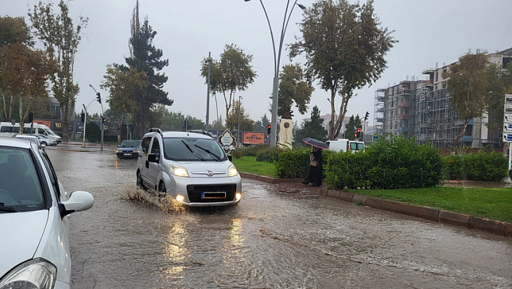 Malatya’da yollar göle döndü!