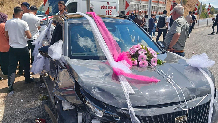 Düğün günü acıya dönüştü: Malatya'da zincirleme kazada 9 yaralı