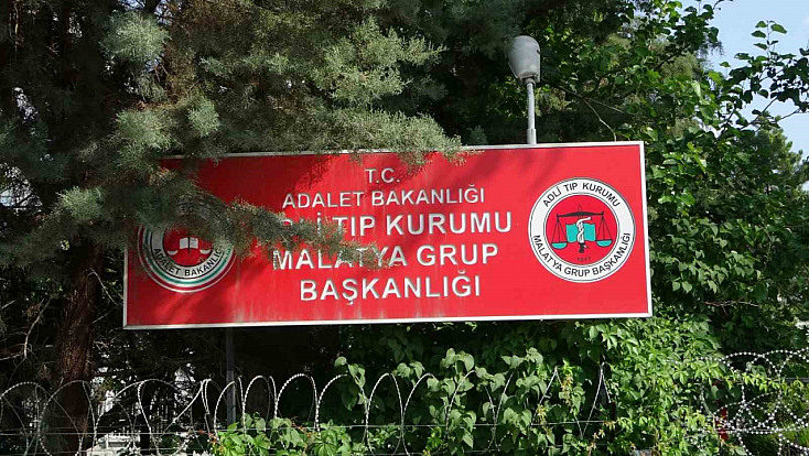 Malatya'da devrilen traktörün şoförü öldü