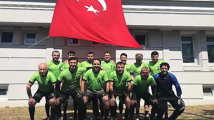 Performansıyla alkış alıyor 