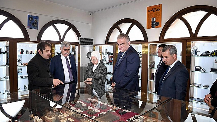 Sanat sokağını gezdi 