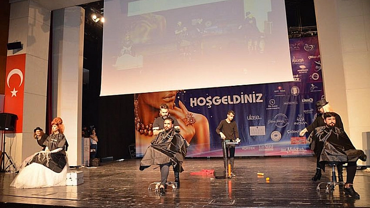 Berberlerden saç şovu