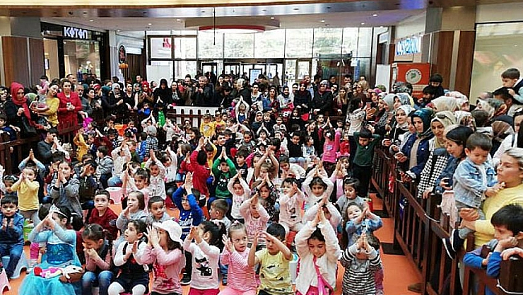 Çocuklar Niloya ile eğlendi 