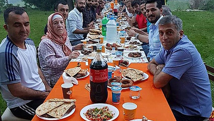 Kulüp çalışanlarına iftar 
