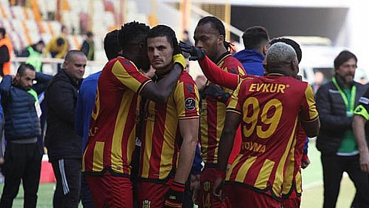 YMS'yi Aleksic sırtlıyor 