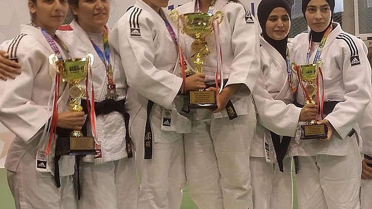 306 sporcu yarıştı