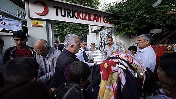 Kızılay'dan iftar 