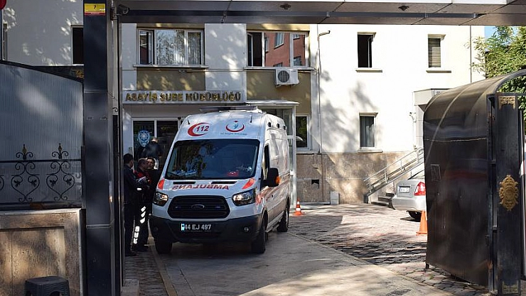 Bıçaklı kavga: 1'i ağır 2 yaralı 