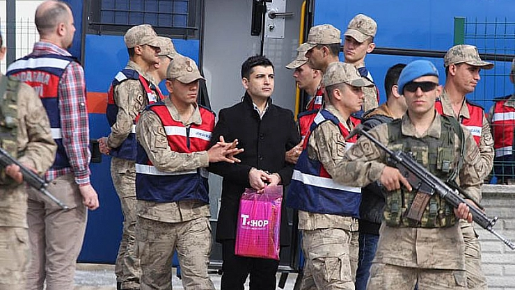 Savunmalar sürüyor