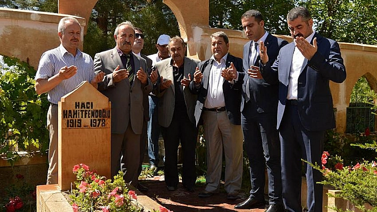 İlk ziyareti amcasının mezarı oldu 