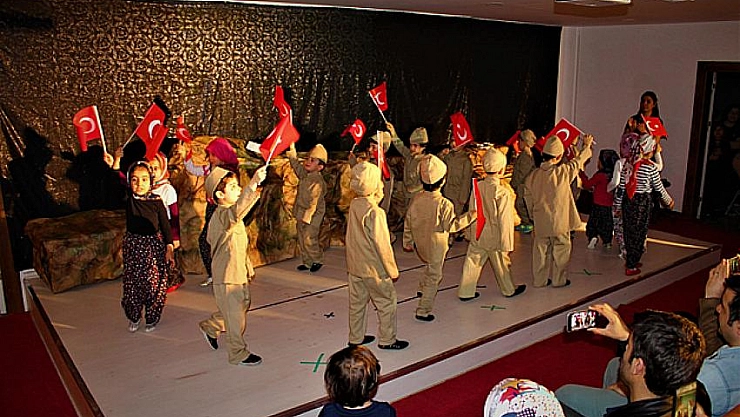 Miniklerden Çanakkale gecesi 