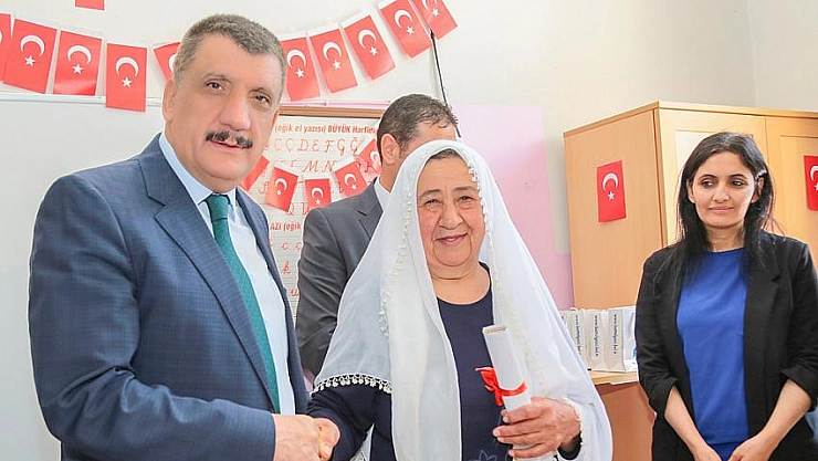 Kursiyerlere belge verildi