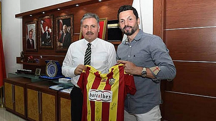 Çakır'a imzalı forma 