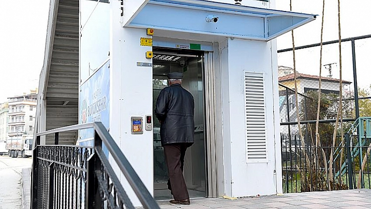 Engelliler için asansör 