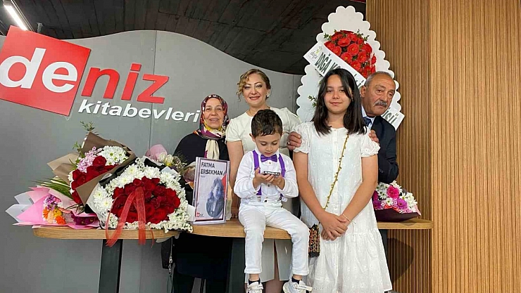 'İnsan Kendine Yabancı' şiir kitabının imza günü düzenlendi