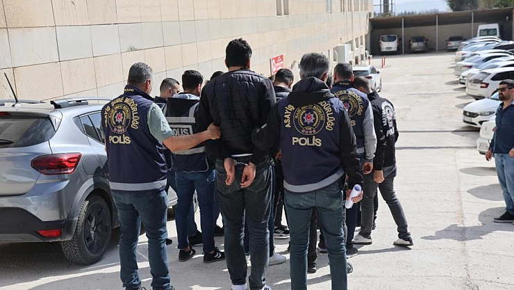 1 kişiyi öldüren ve 1 kadını yaralayan 6 şüpheli yakalandı