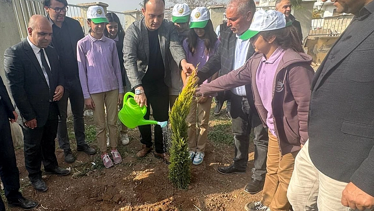 102. yılı için 102 fidan dikildi