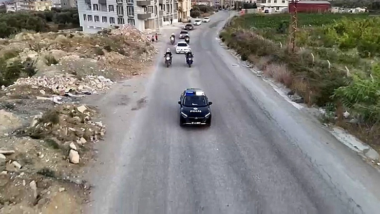 19 yıl sonra gelen vefa: Meslektaşlarının kızını yalnız bırakmadı