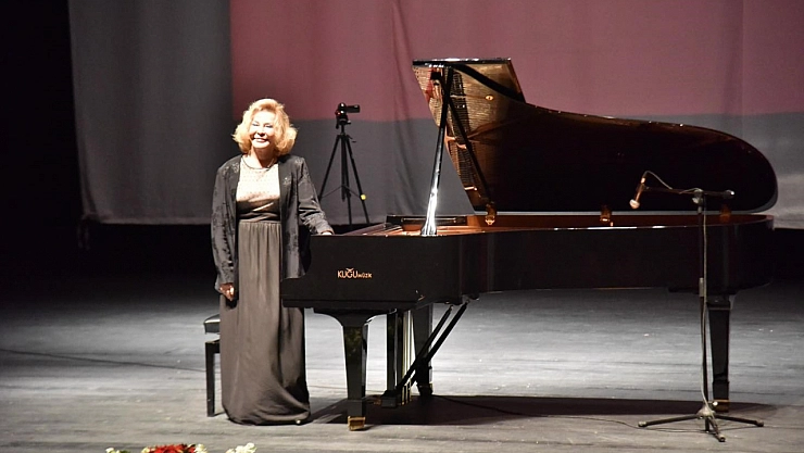 200 genç piyanist festivalde sahne aldı