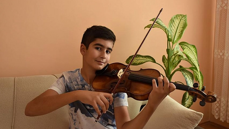 Gurbetçi ailenin oğlundan büyük başarı