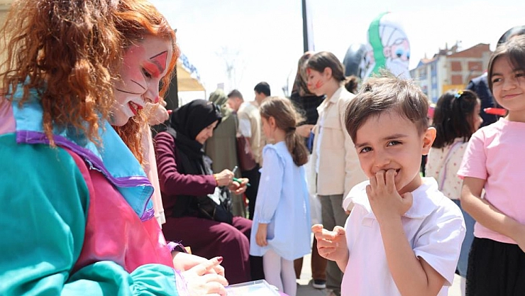 23 Nisan şenliklerinde çocuklar doyasıya eğlendi