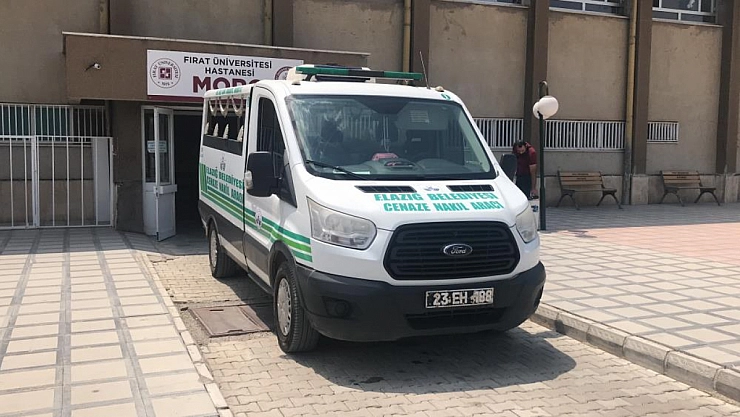 3'üncü kattan düştü hayatını kaybetti