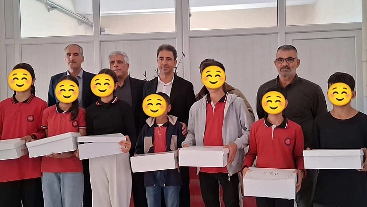 300 öğrenciye ayakkabı dağıtıldı