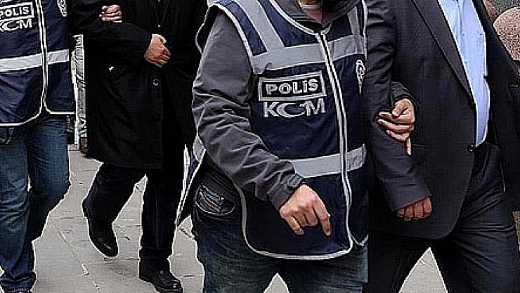 3 polisten 1'i tutuklandı