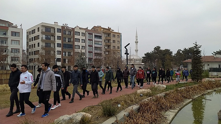 44 dakika yürüdüler