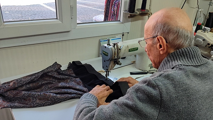 80 yaşında babasının mesleğini sürdürüyor