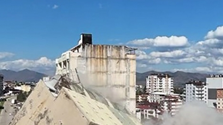 9 katlı bina yerle bir oldu