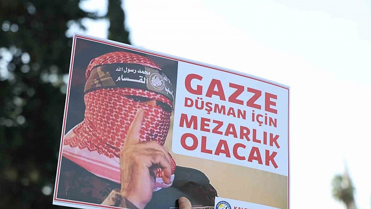 Adana'da şehitler için yürüyüş düzenlendi