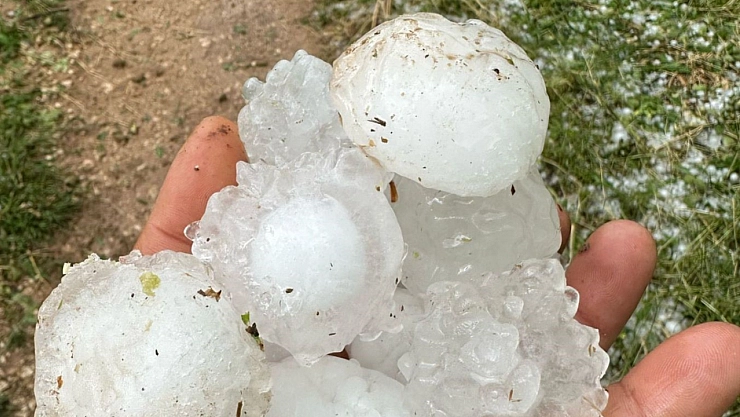 Adıyaman'da ceviz büyüklüğündeki dolu yağdı