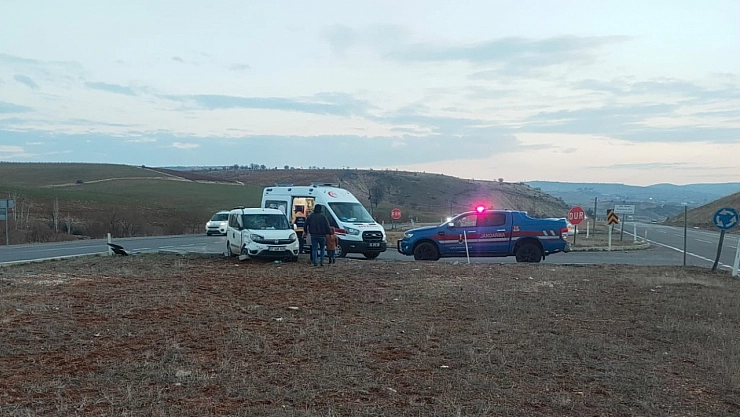 Adıyaman'da hafif ticari araçlar çarpıştı: 1 yaralı
