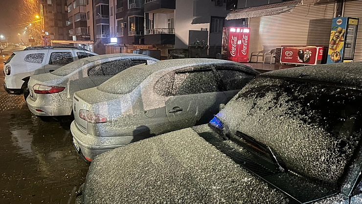 Adıyaman'ın Gölbaşı ve Besni ilçeleri beyaza büründü