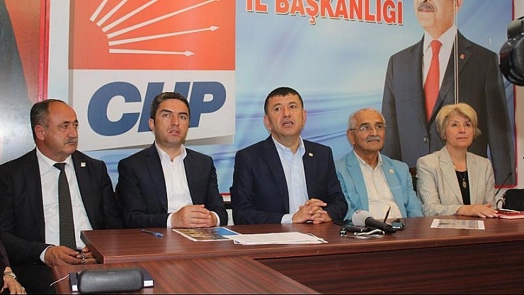 Afişlerimi kesiyorlar