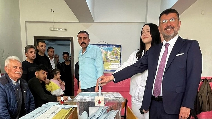 Ağbaba oyunu kullandı!