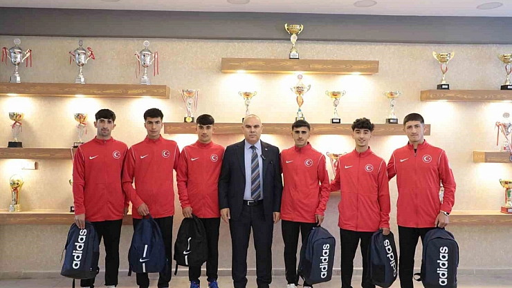 Dünya Şampiyonası'na uğurlandı.