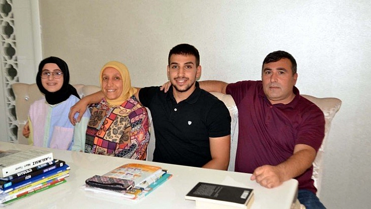 Ailenin gururu oldular