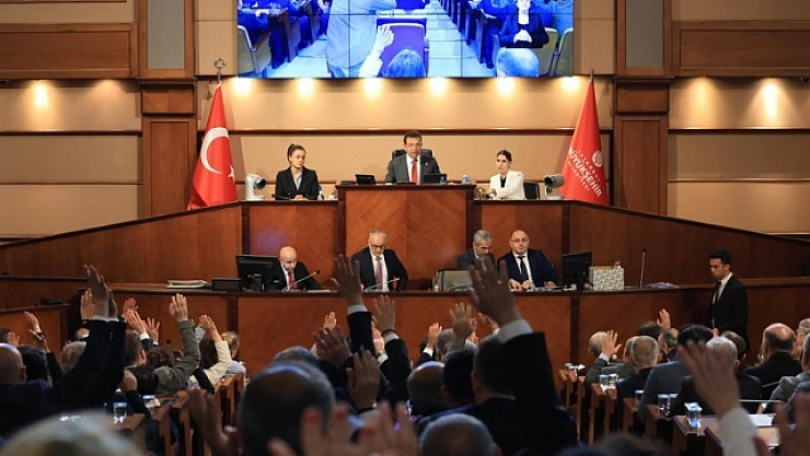 AK Parti, muhalefette kaldı!