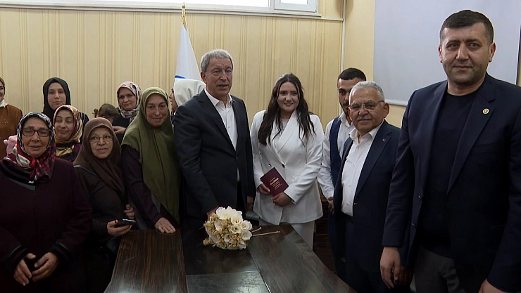 Akar'dan sürpriz ziyaret