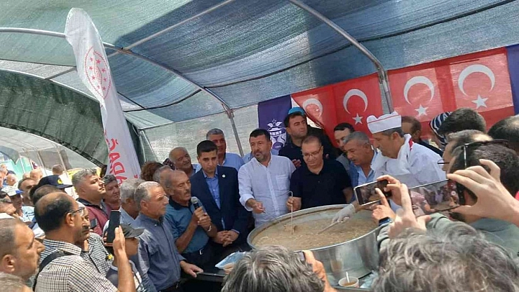 Vatandaşlara aşure ikramı