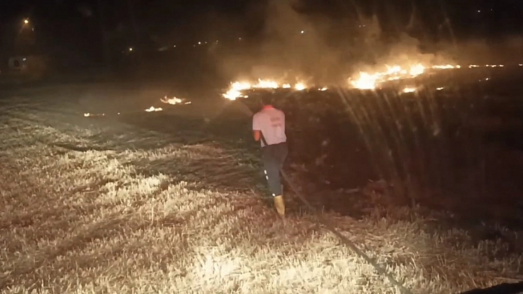 Alevler geceyi aydınlattı