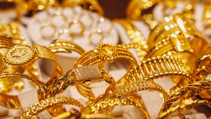 Altın günün ilk saatlerinde nasıl başladı?