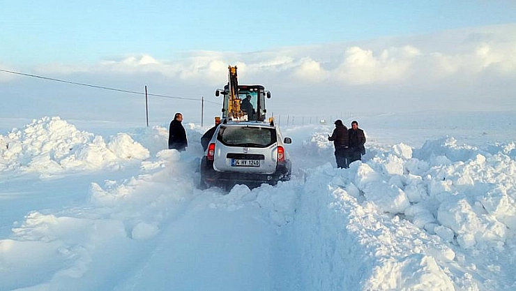 Ambulans kara saplandı